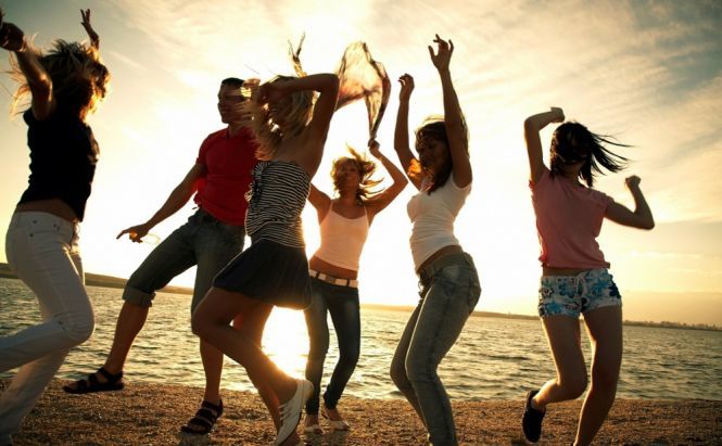 Three Apps to Find a Company and Place to Hang Out
