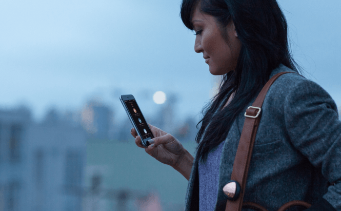 Meet Tzoa, The Wearable That Helps You Take Air-Quality Readings