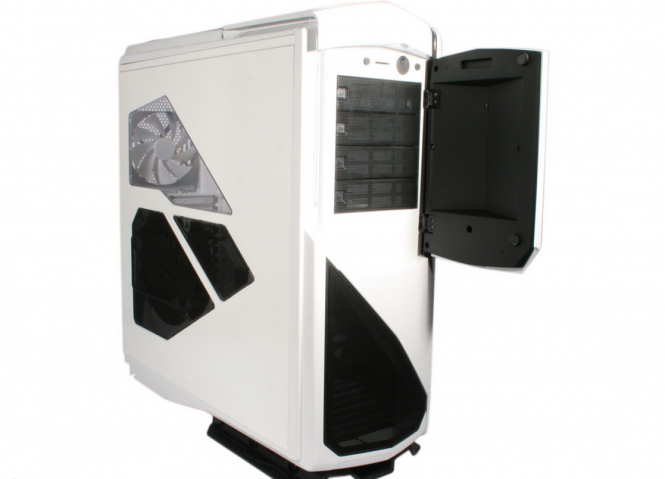 NZXT Phantom 820